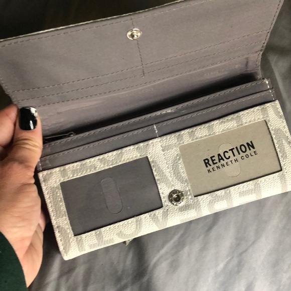 *SOLD on Ebay* Kenneth Cole Reaction Wallet - Picture 4 of 8